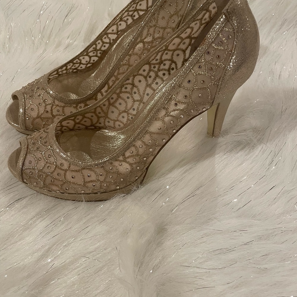 Dress heels. - Picture 2 of 2